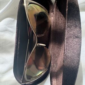 🕶️🕶️Tom Ford bold metallic Gold Sunnies 🕶️🕶️🔥🔥🔥🔥🔥🔥🔥